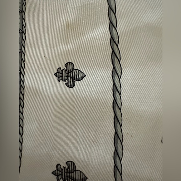 Hermes Scarf "Vue Du Carosse” in Light Pink/Light Blue/Ivory/Grey - Picture 5 of 6